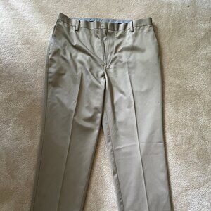 Mens Dockers Chinos, Size 38 x 29, Classic Fit, 100% Cotton
